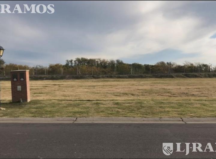 Terreno · 843m²