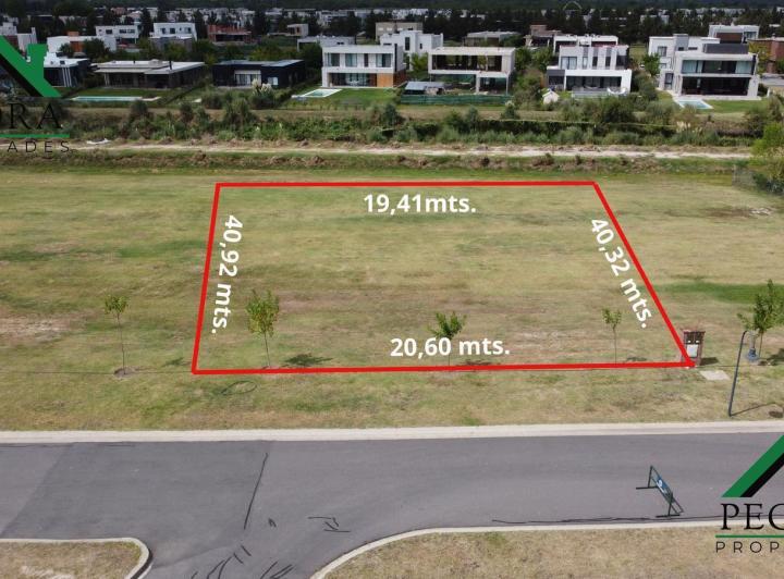 Terreno · 811m²