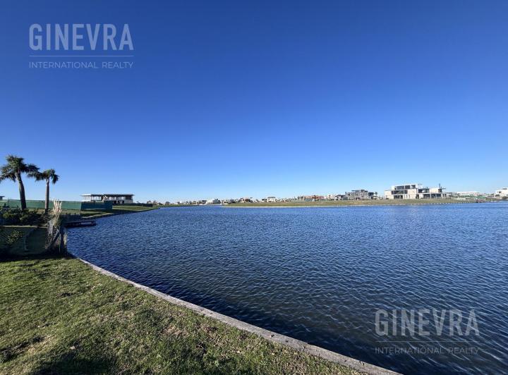Terreno · 978m²