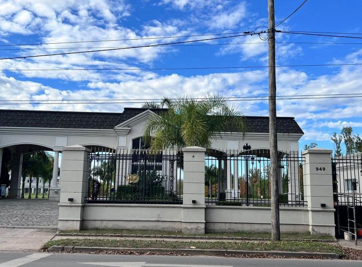 Terreno · 811m²