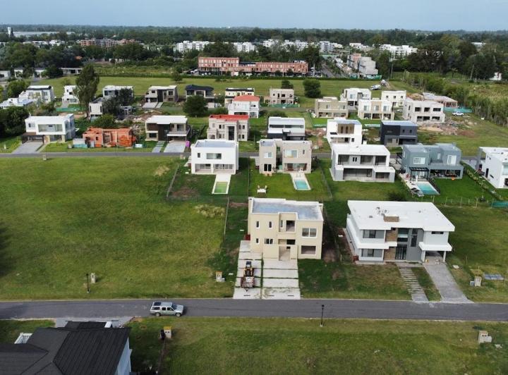 Terreno · 811m²