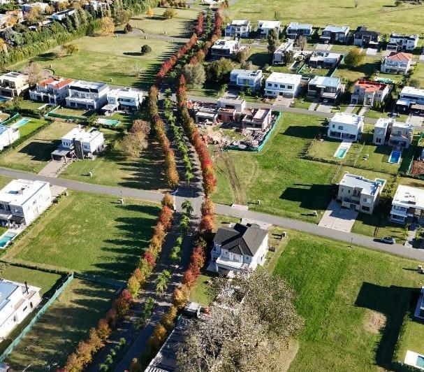 Terreno · 908m²