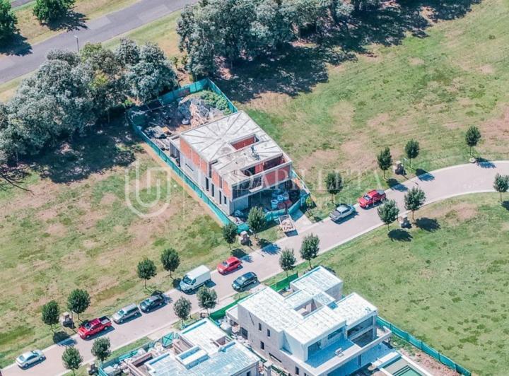 Terreno · 655m²