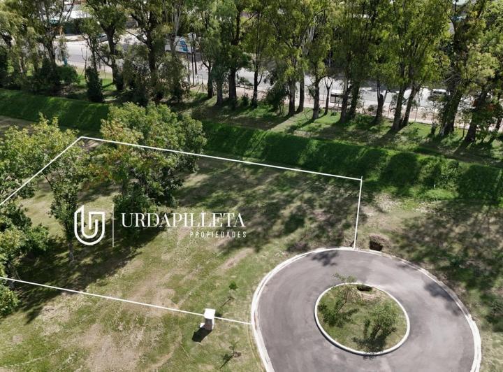 Terreno · 832m²