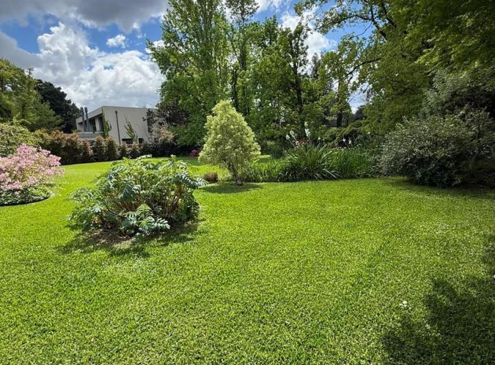 Terreno · 902m²