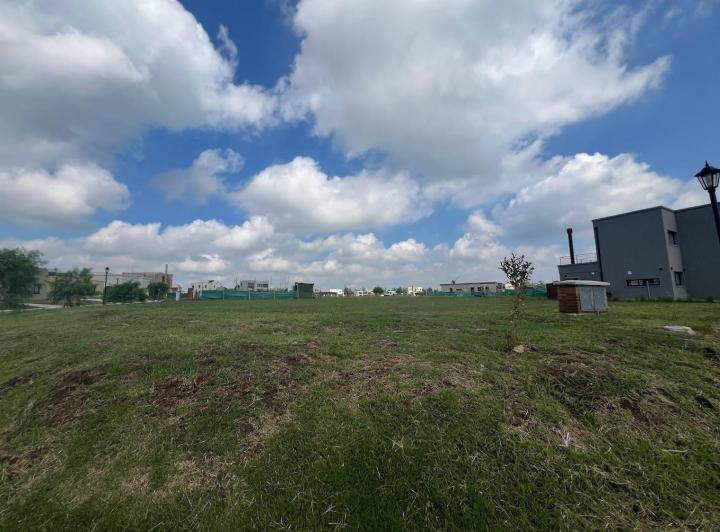 Terreno · 609m²