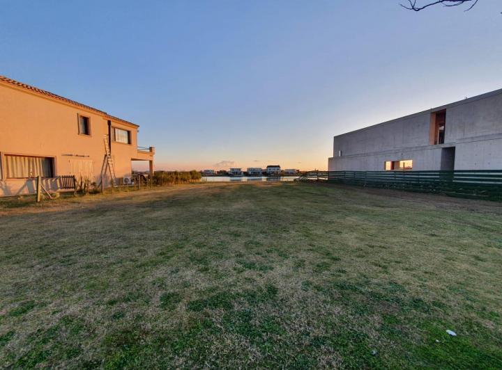 Terreno · 885m²