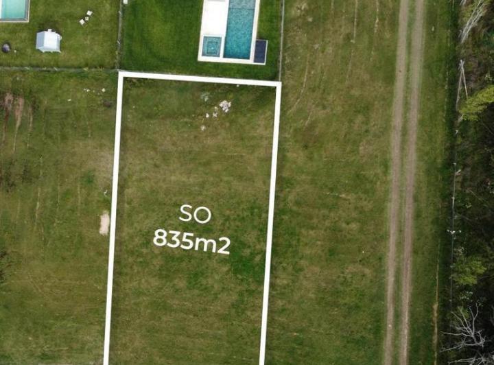Terreno · 835m²
