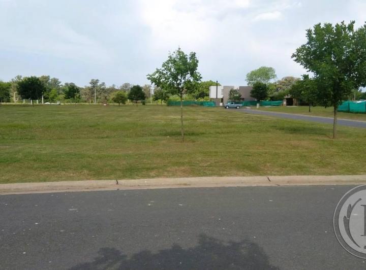 Terreno · 829m²