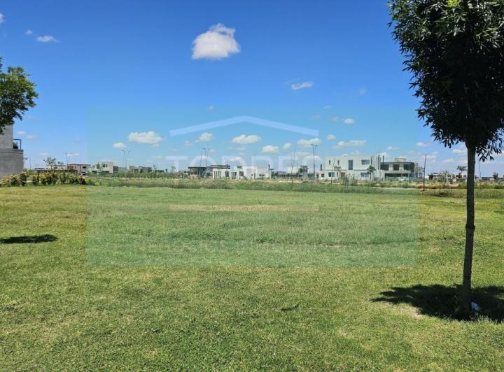 Terreno · 741m²