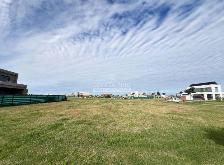 Terreno · 647m²