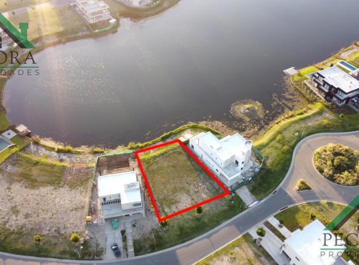 Terreno · 766m²