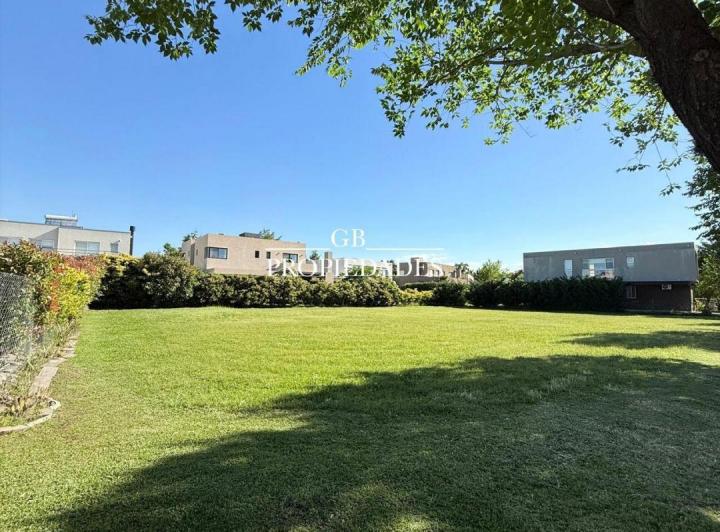 Terreno · 600m²