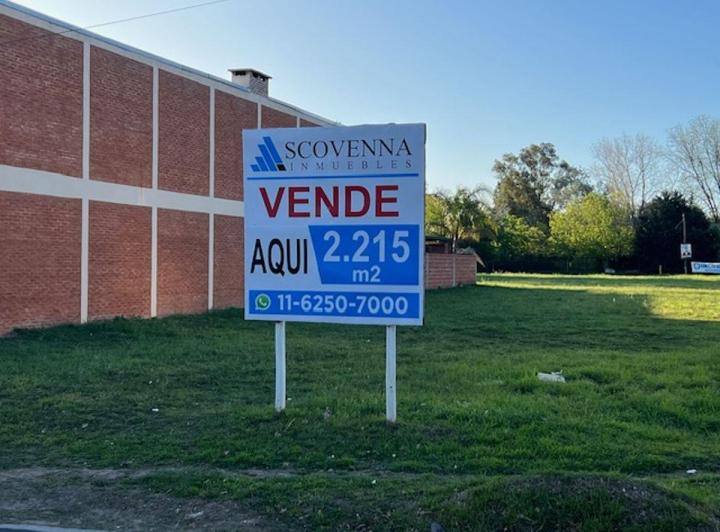Terreno · 2216m²