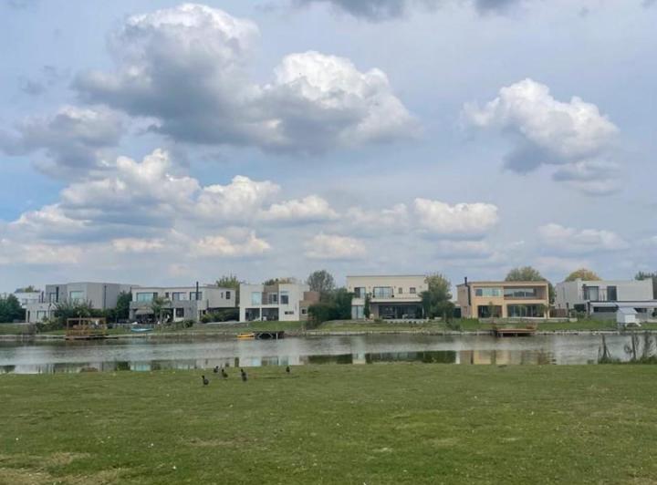 Terreno · 816m²