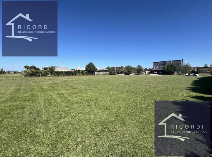 Terreno · 840m²
