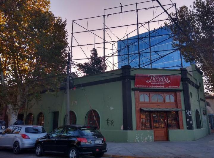 Terreno · 182m² · 5 Ambientes