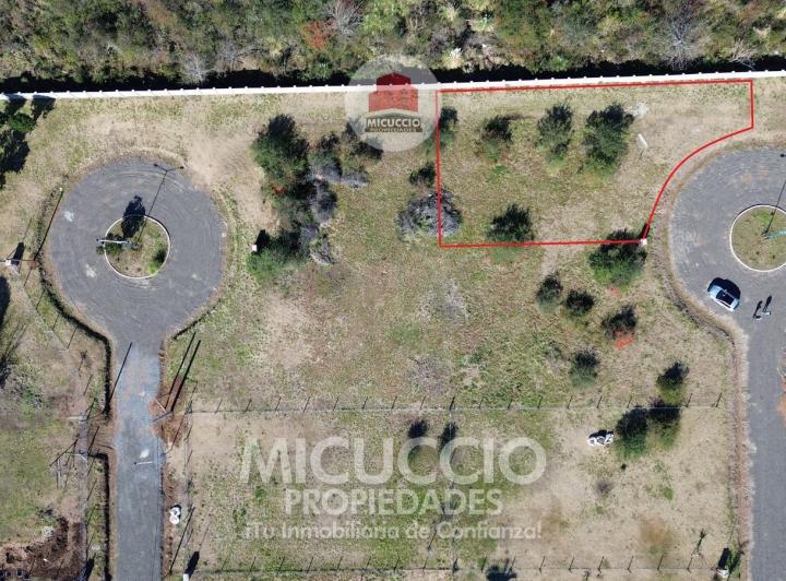 Terreno · 610m²