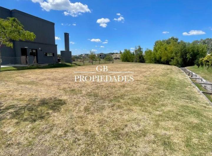 Terreno · 588m²