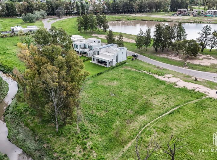 Terreno · 1050m²