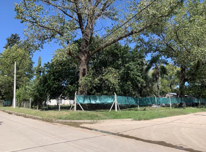 Terreno · 885m²