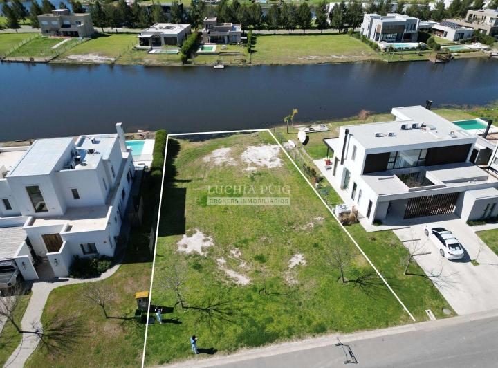 Terreno · 855m²