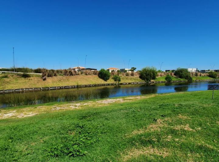 Terreno · 859m²