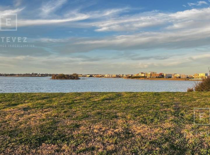 Terreno · 1050m²