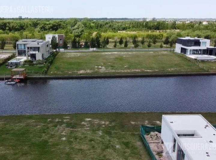 Terreno · 900m²