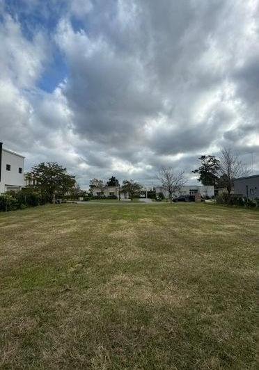 Terreno · 748m²