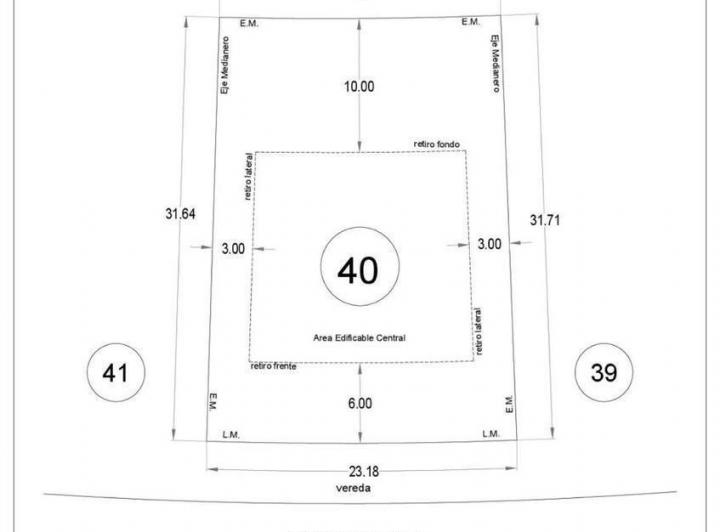 Terreno · 700m²