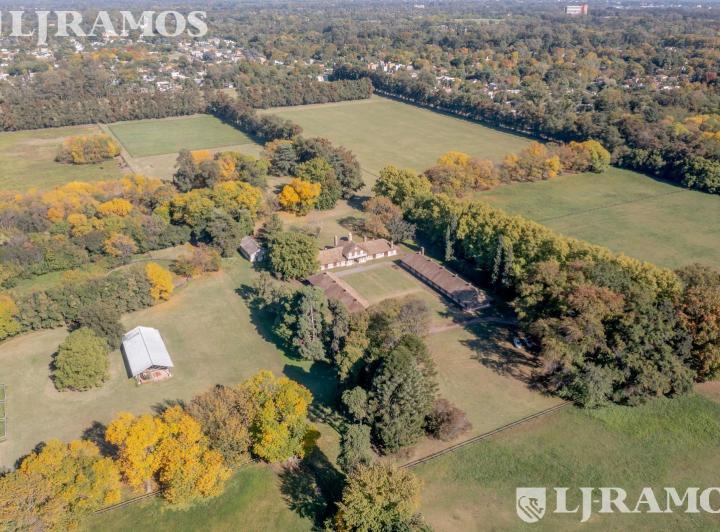 Terreno · 854m²