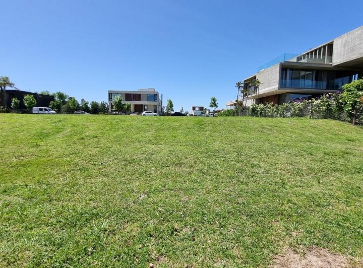 Terreno · 903m²