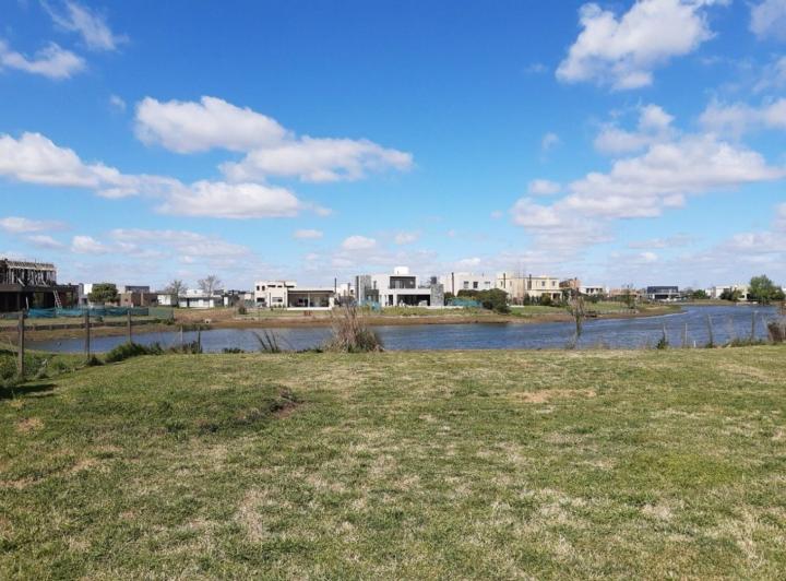 Terreno · 875m²