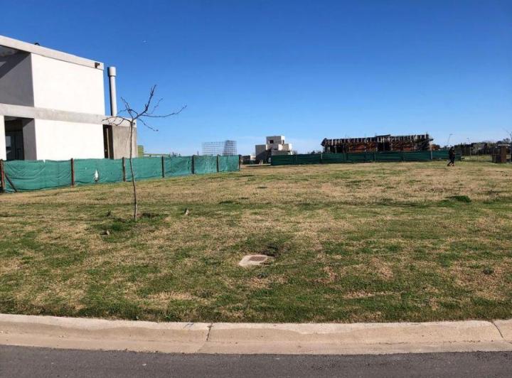 Terreno · 620m²
