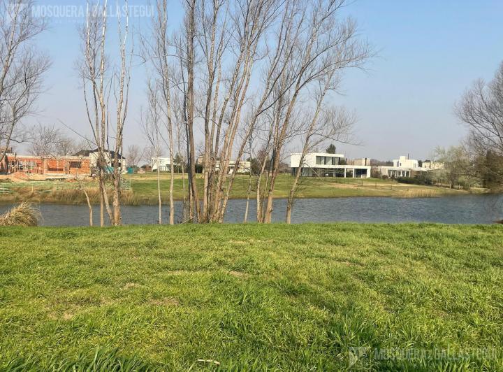 Terreno · 797m²