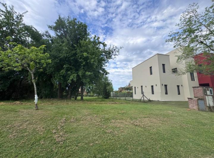 Terreno · 787m²