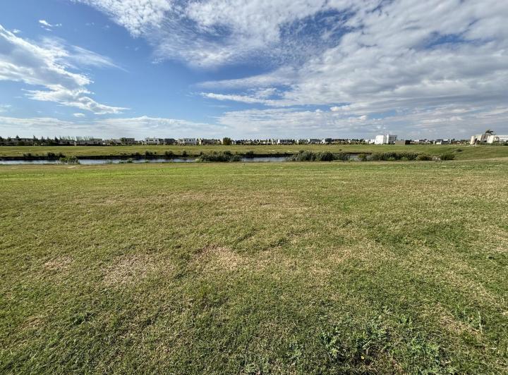 Terreno · 905m²