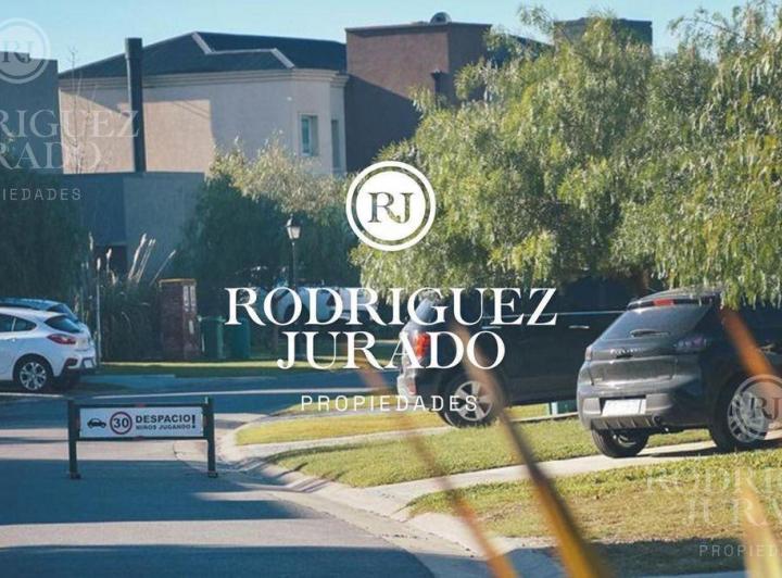 Terreno · 821m²