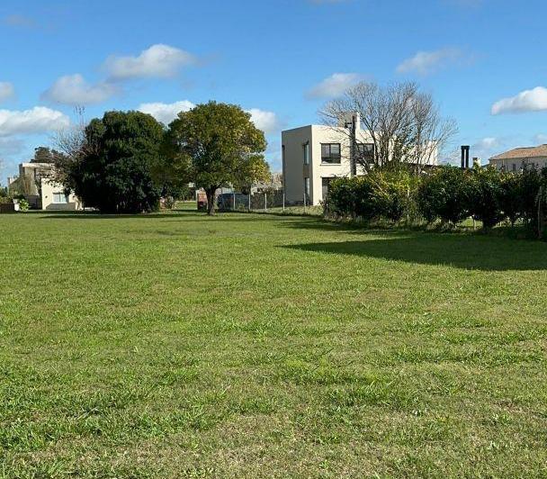 Terreno · 896m²