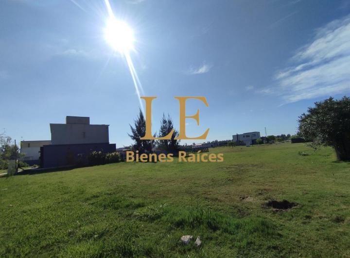Terreno · 713m²