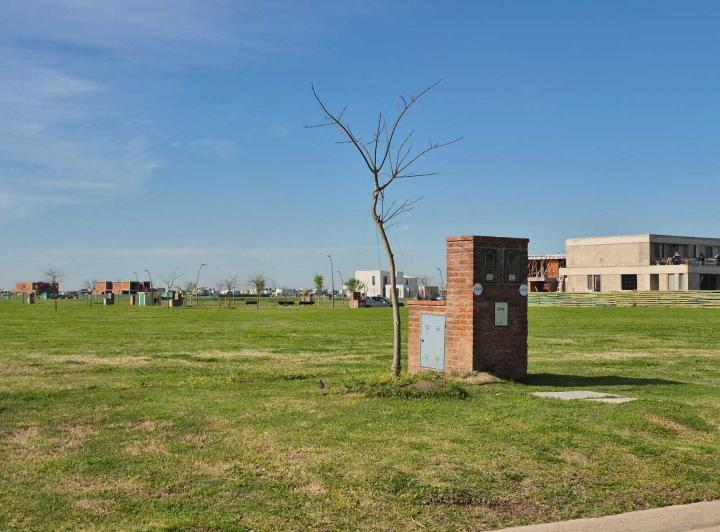Terreno · 734m²