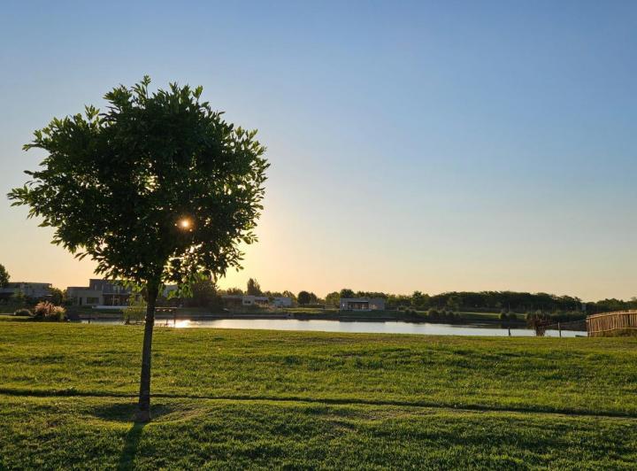 Terreno · 923m²