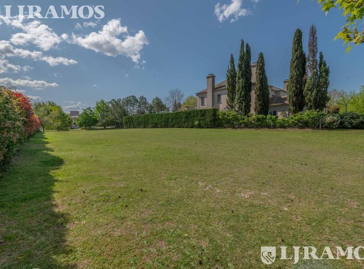 Terreno · 1130m²