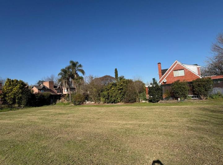 Terreno · 880m²