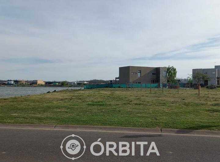Terreno · 801m²