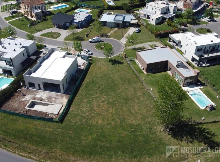 Terreno · 764m²