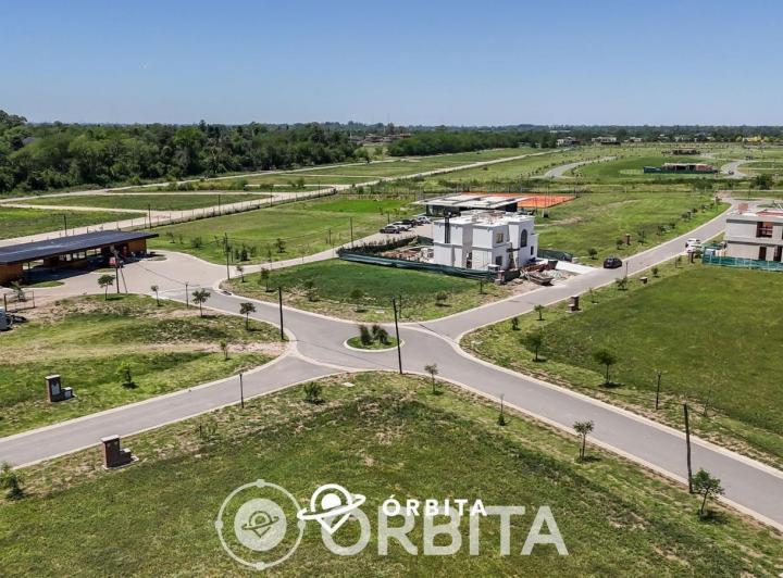 Terreno · 704m²