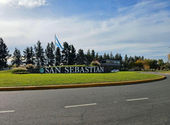 Terreno · 893m²