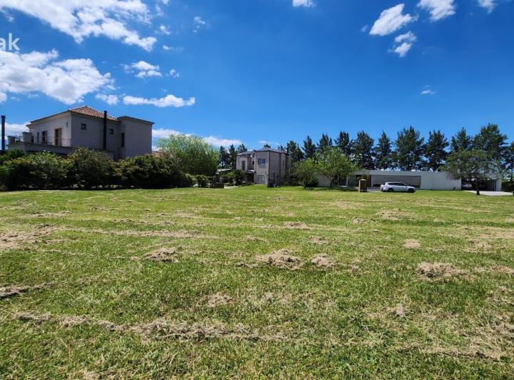 Terreno · 983m²